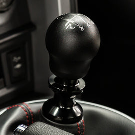 Raceseng Contour Shift Knob (Gate 6 Engraving) M8x1.25mm Adapter - Black Texture 08231BTE-08016-081105