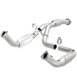 MagnaFlow Direct Fit Catalytic Converter 11-13 Chev Silverado 2500 HD/3500 HD 6.0L 51812